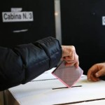 ELEZIONI: ITALIANI AL VOTO, AFFLUENZA IN LEGGERO CALO