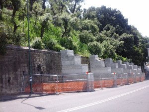 Muro pericolante al Bosco di Capodimonte, lavori fermi