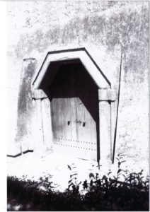 portale gotico Villa Buonanno, prima del restauro