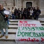 Protesta al Duomo degli operatori del welfare