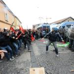 Sblocca Italia: da corteo petardi contro Porta Parco Bagnoli
